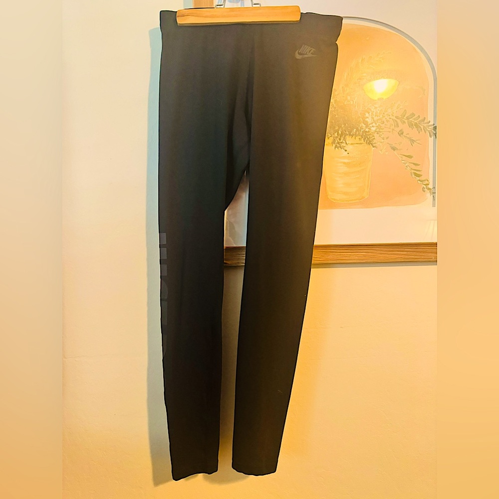 GUC-Size M-Nike-Black-Workout Leggings.